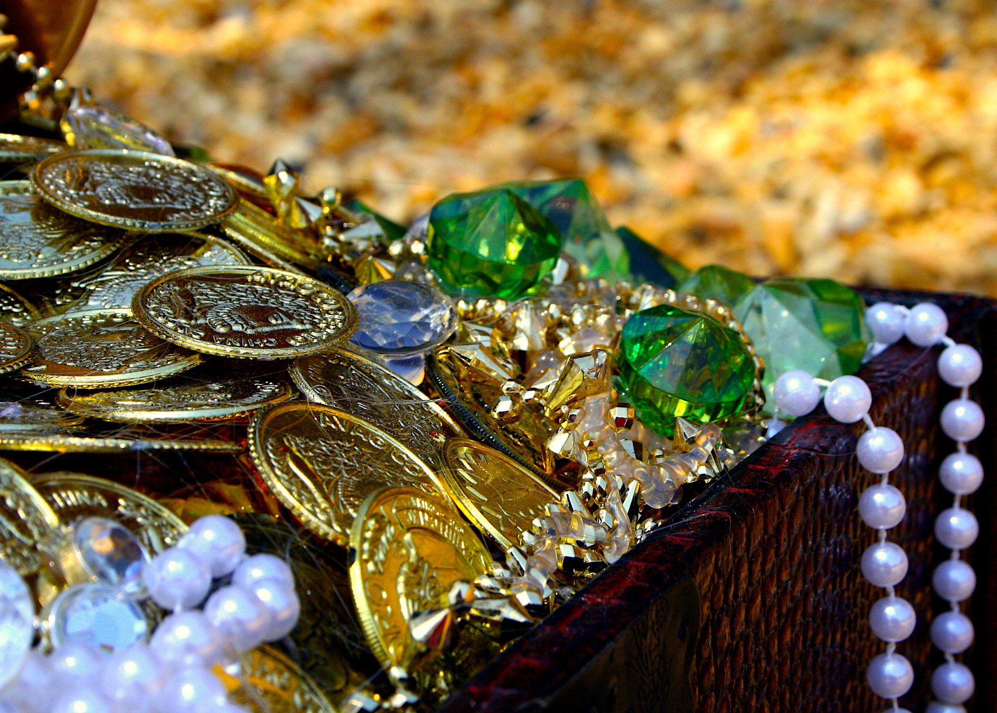 4. Investment Value and Market Trends: Learning from the Financial Appeal of Luxury Jewelry