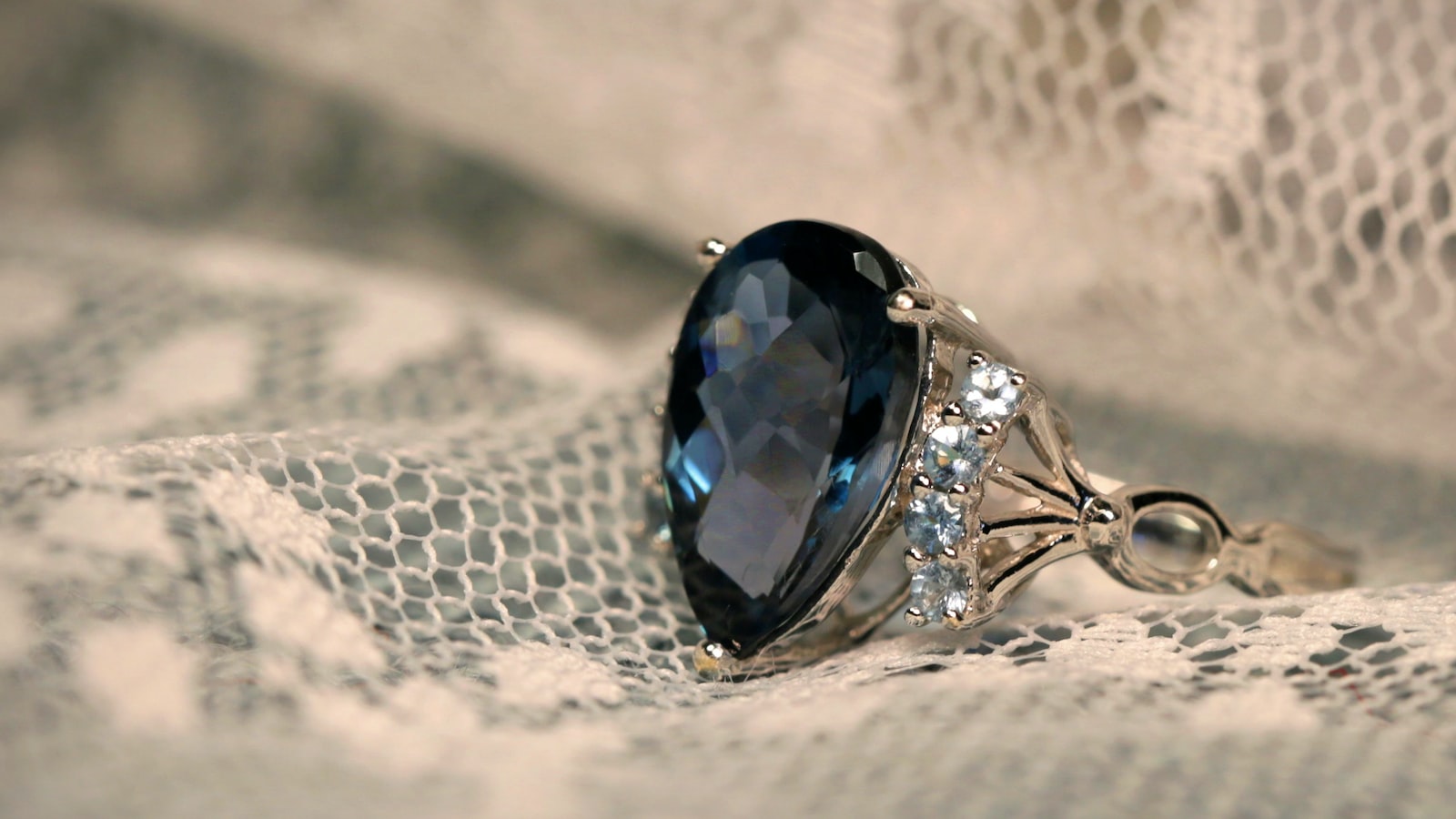 Must-Have Gemstones in High-End Jewelry