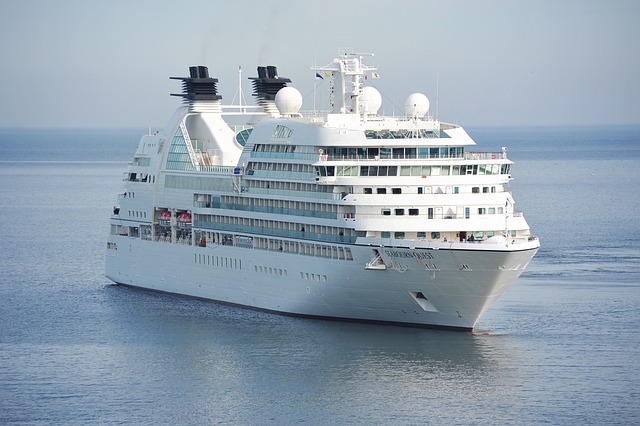 How to Experience Luxury Cruises with Celebrity Guest Speakers