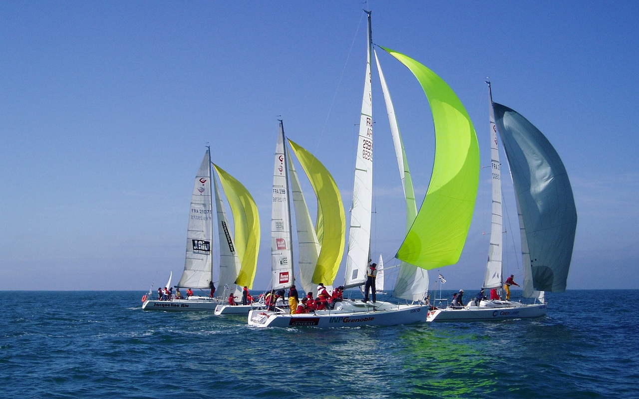 Smooth Sailing: Recommendations for Yacht Courses and Training Centers
