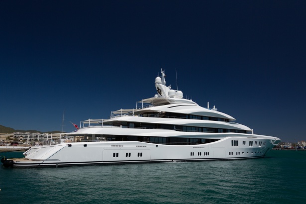 What Makes a Yacht Luxury