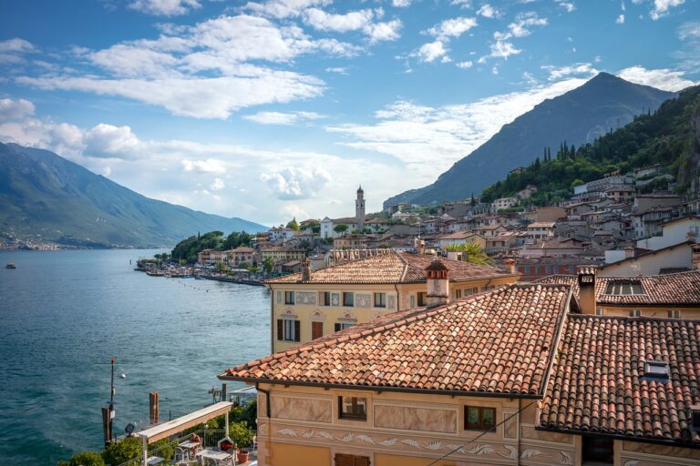 Which Is Better Lake Garda or Como