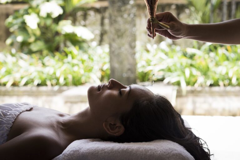 How to Indulge in a Luxurious Spa Retreat at a Top Meditation Retreat