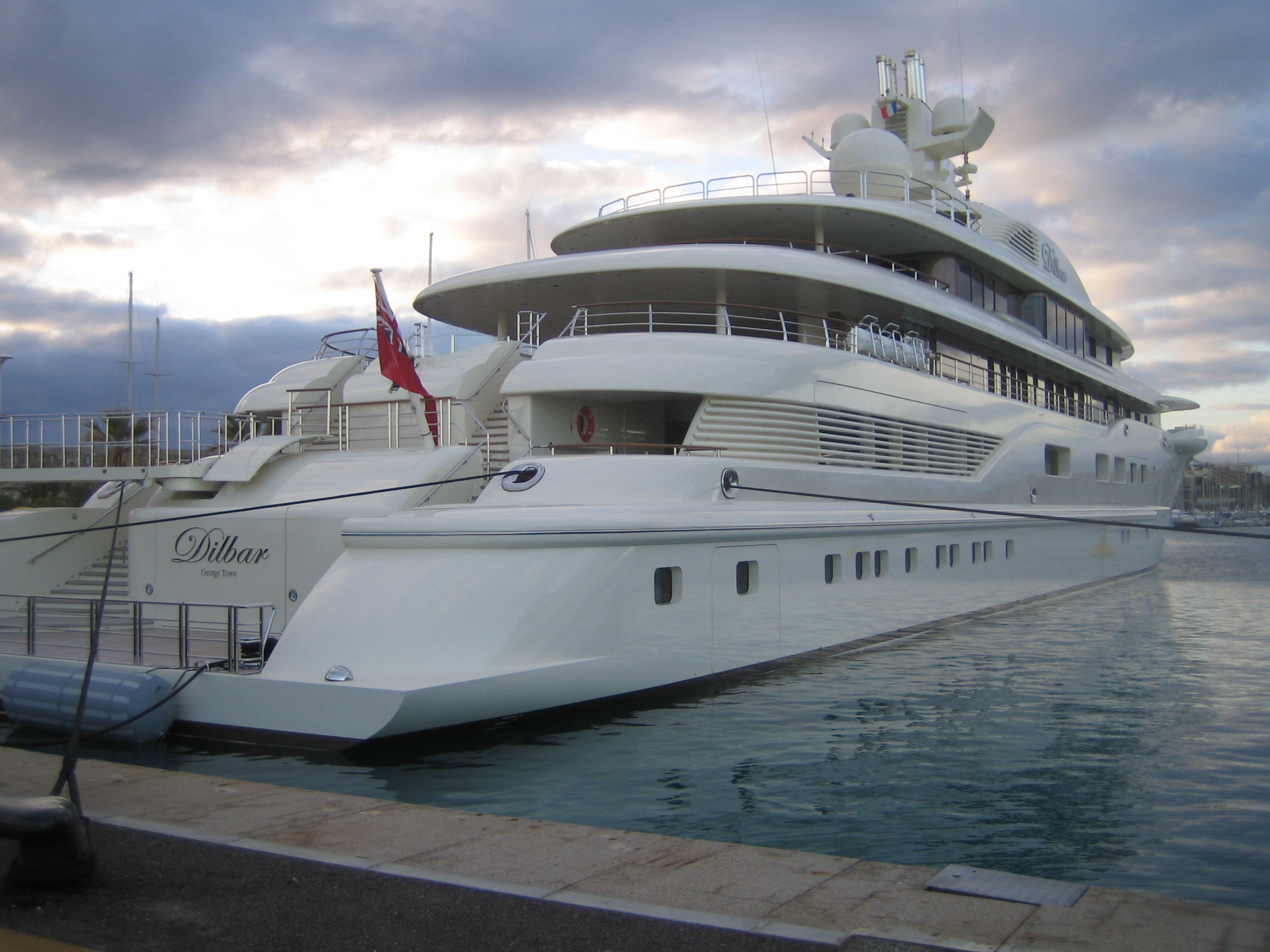 How to Travel in Luxury with Luxury Private Yachts for Charter