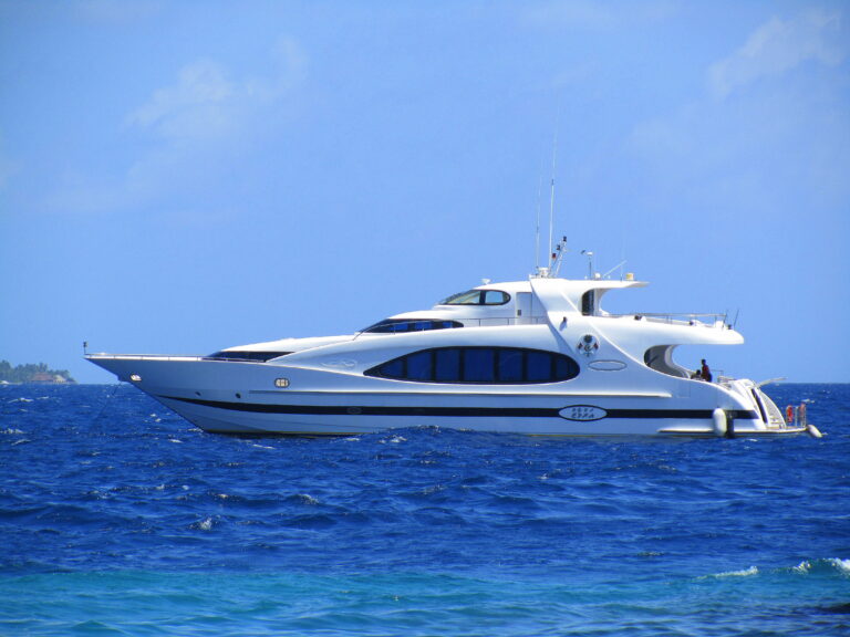 Are There Yacht Charters with Onboard Chefs