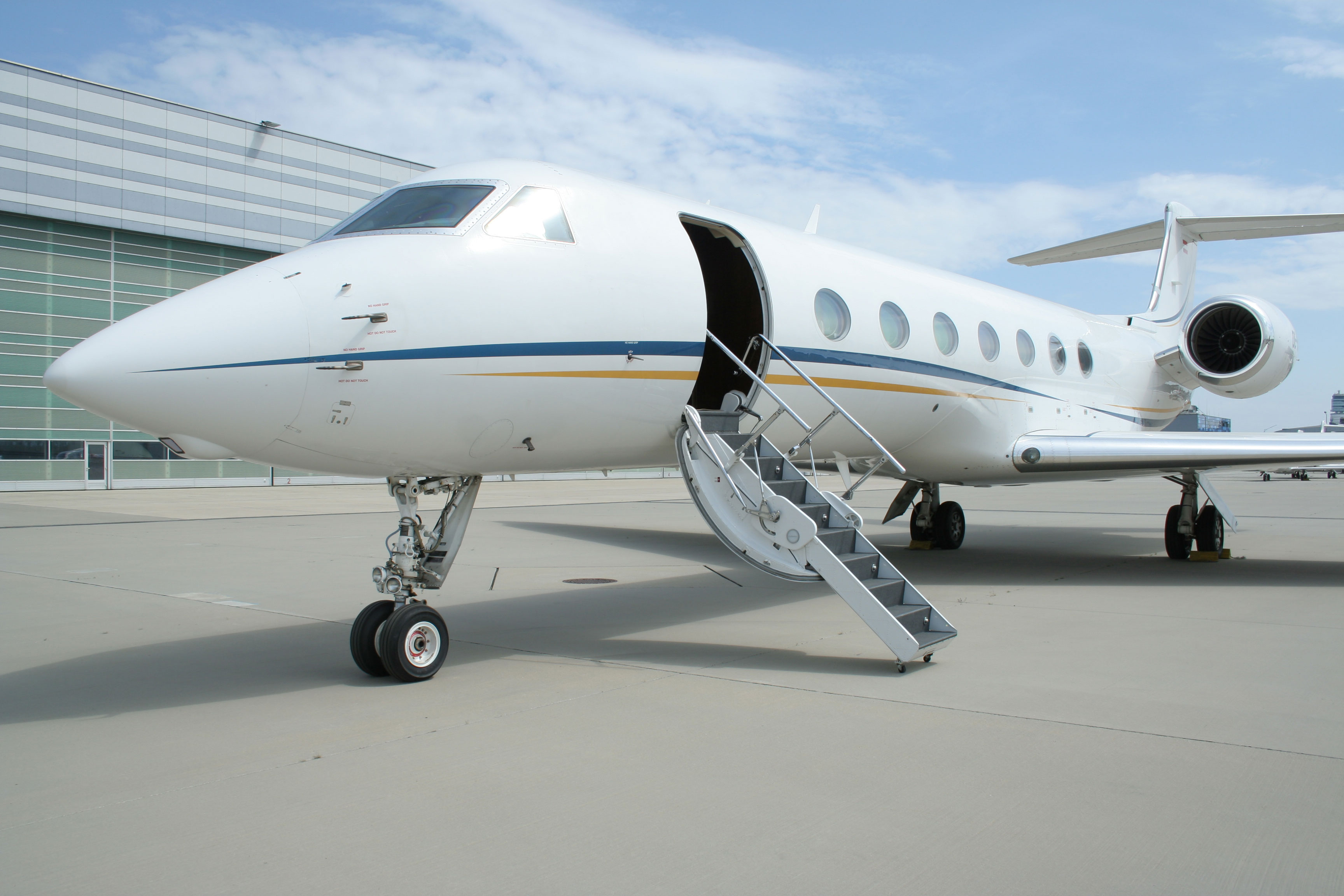 Departure and Arrival Etiquette: Making a Polished Exit from the Private Jet