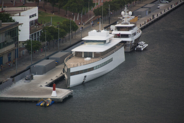 Can I Rent a Superyacht for a Day