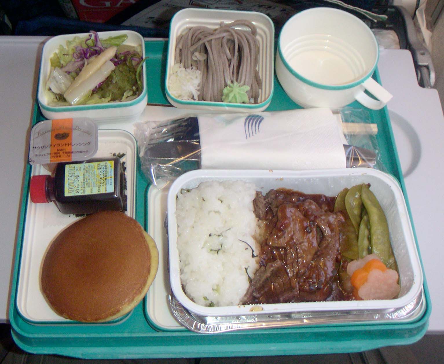 Sustainability in the Skies: Environmentally-Friendly Catering Alternatives