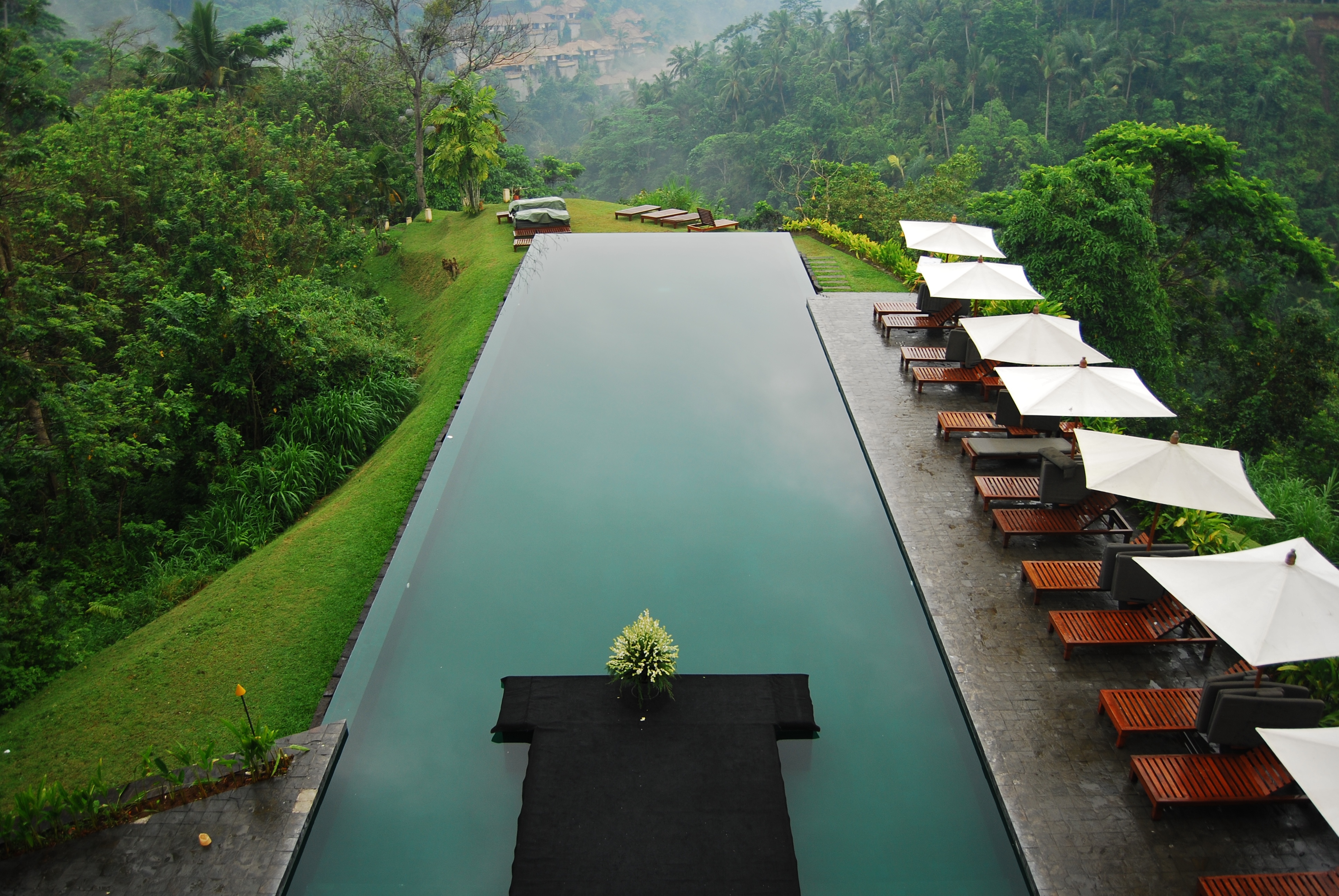 Incorporating Stunning Water Features in Your Infinity Pool Design