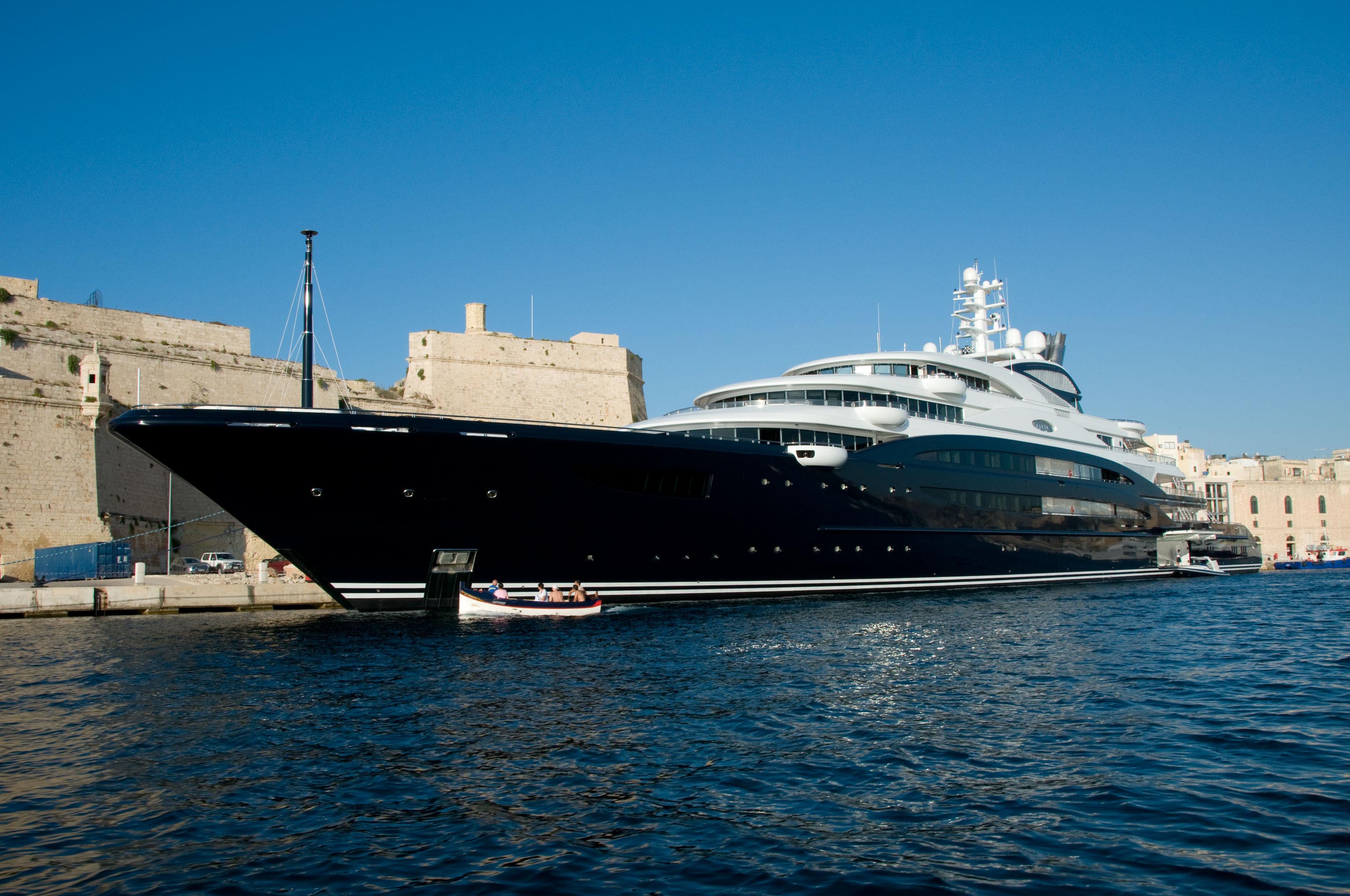 3. Innovative Design and Customization: Selecting the Perfect Superyacht Builder