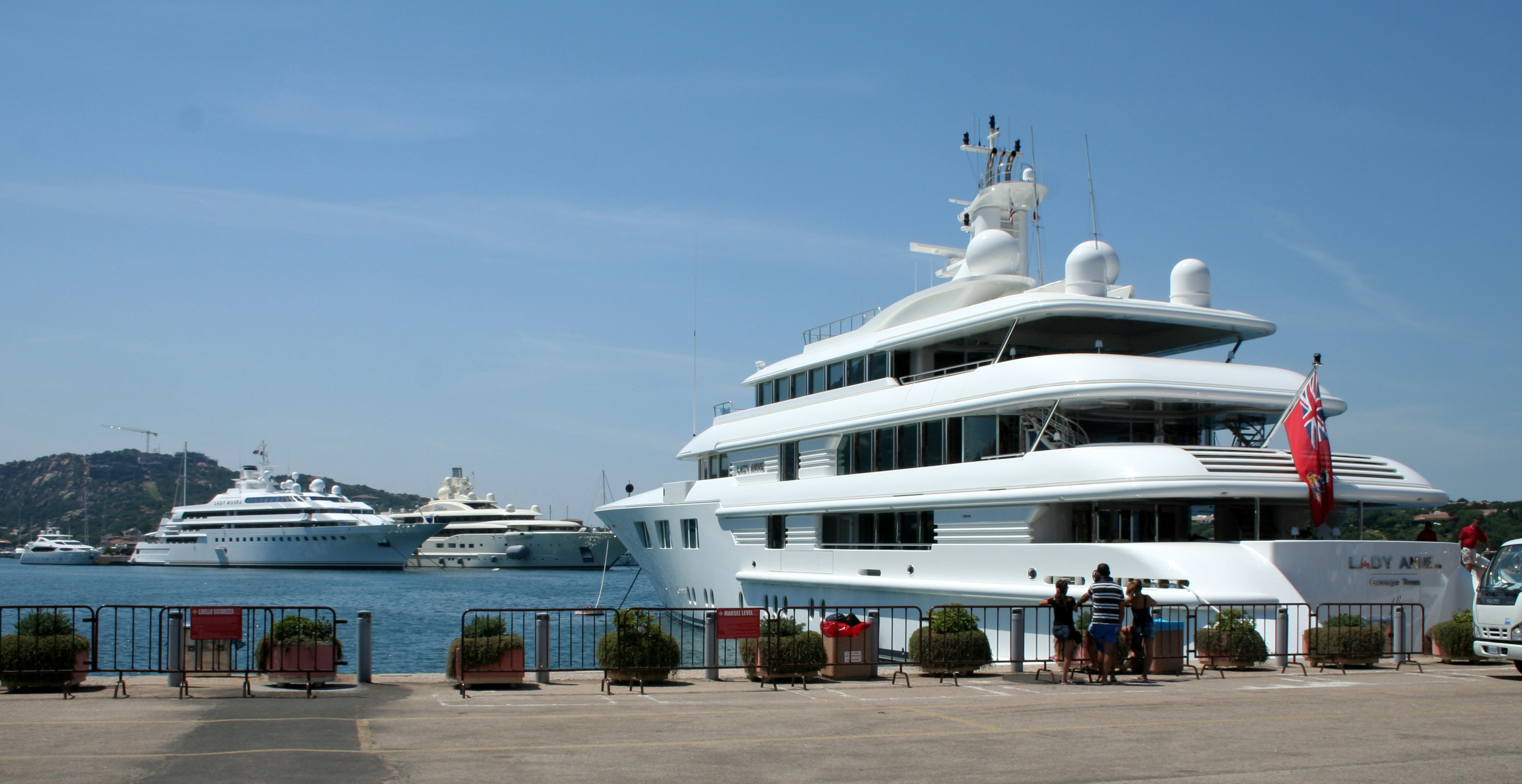 1. Setting Sail in Extravagance: Exploring the Opulent World of Private Yachts