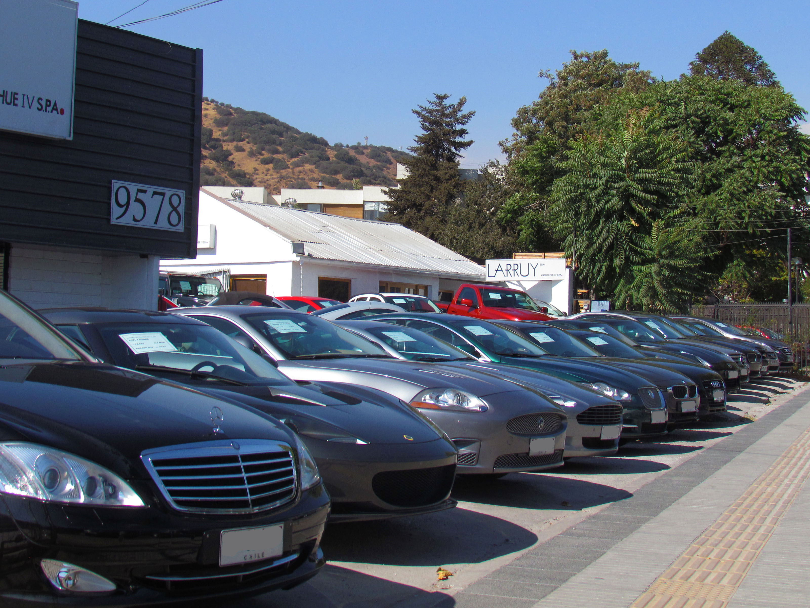 Factors to Evaluate for a Seamless Luxury Car Purchase Experience
