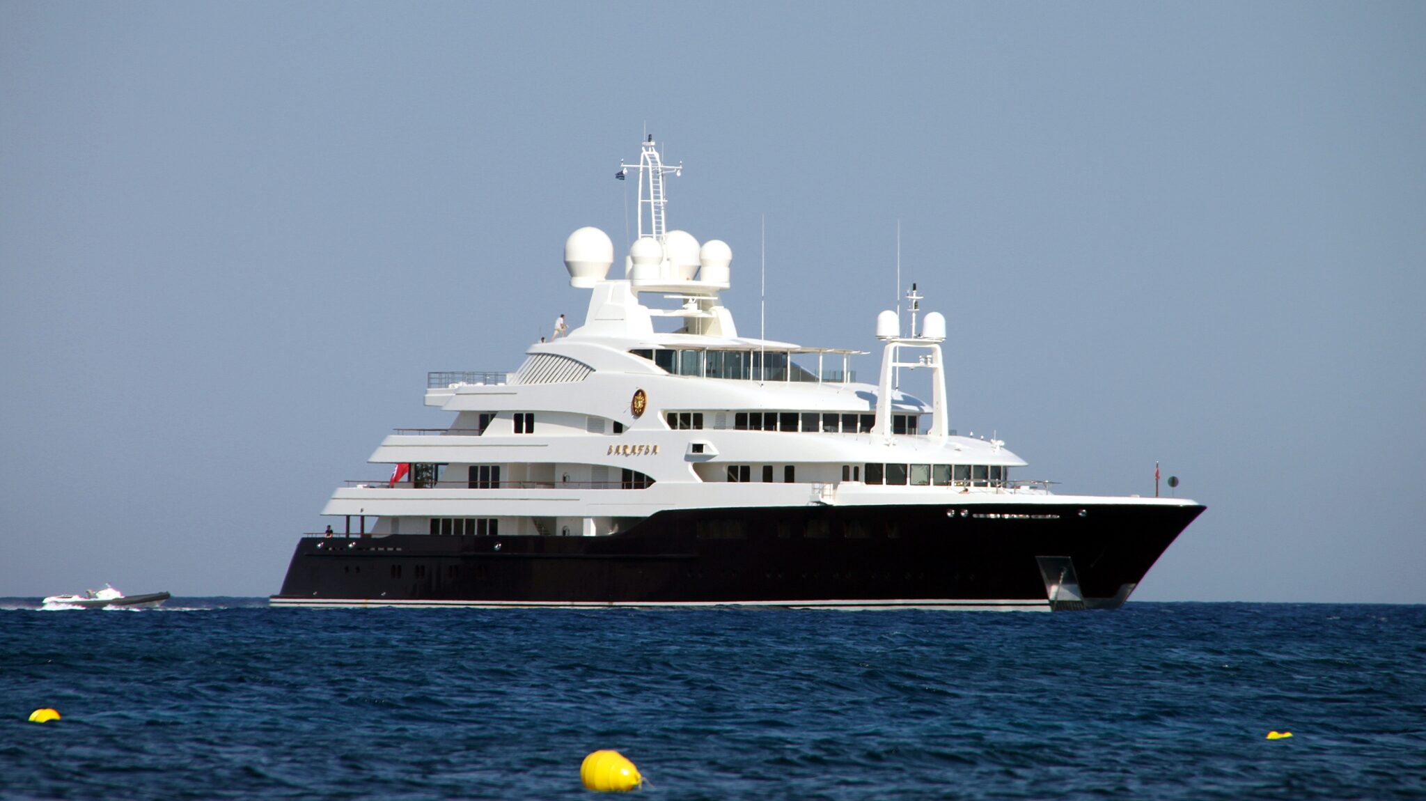 who owns the largest yachts