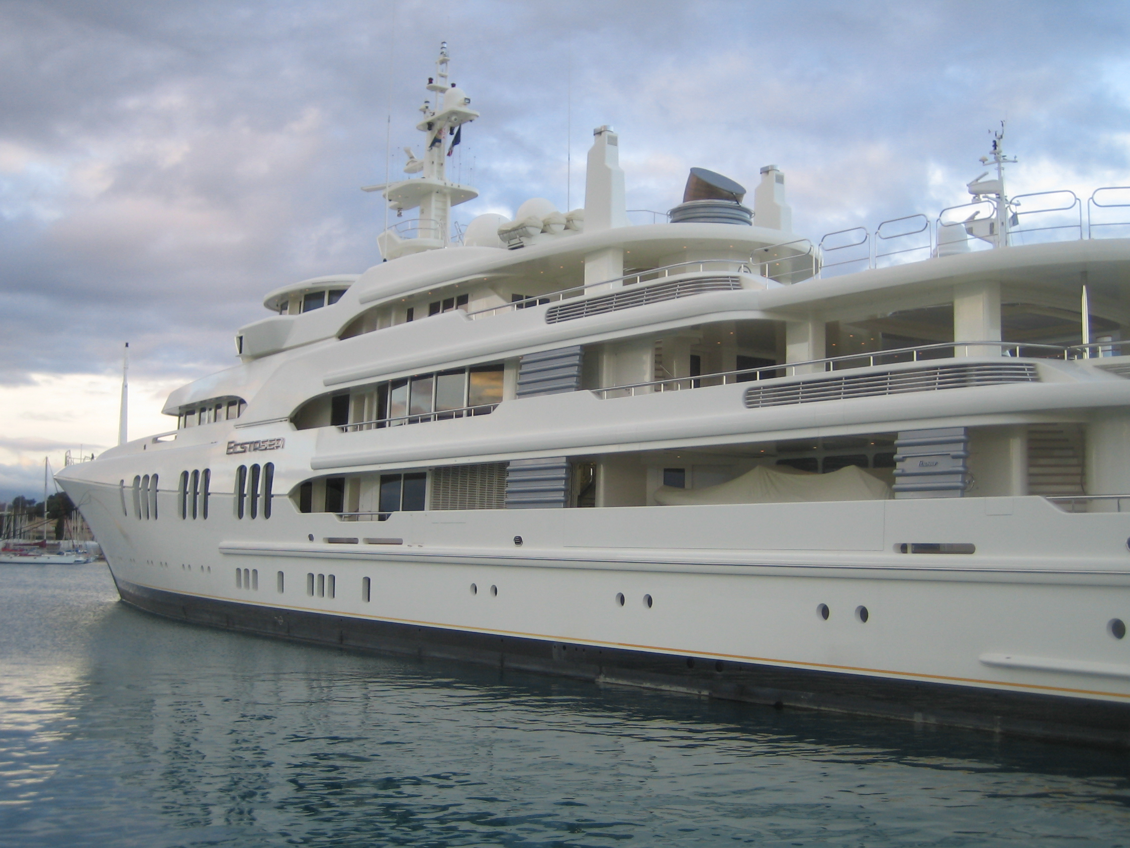 6. Recommendations for Aspiring Yacht Aficionados: Chartering vs. Owning