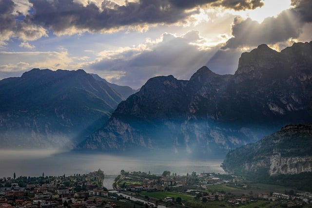 Deciding Factors: Activities, Attractions, and Accommodation Options at Lake Garda and Lake Como