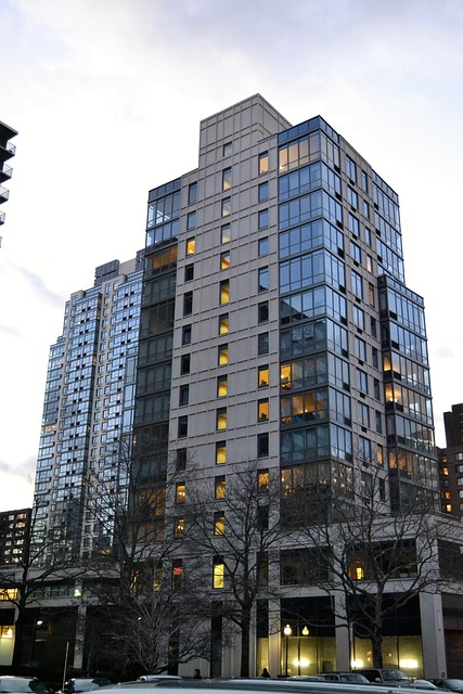 Smart Strategies for Prospective Buyers: Navigating the Manhattan Housing Market