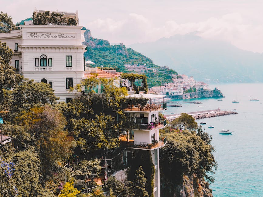 Breathtaking Lakeside Charm: Discovering the Splendor of Lake Como