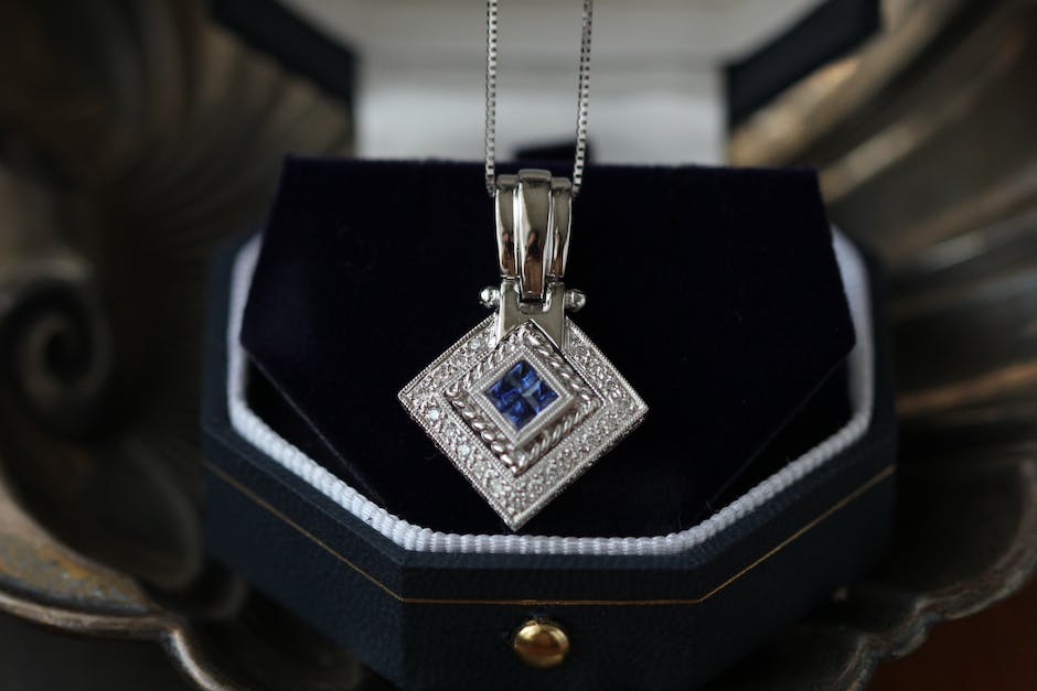 Comparing the Allure: A Sapphire versus a Diamond