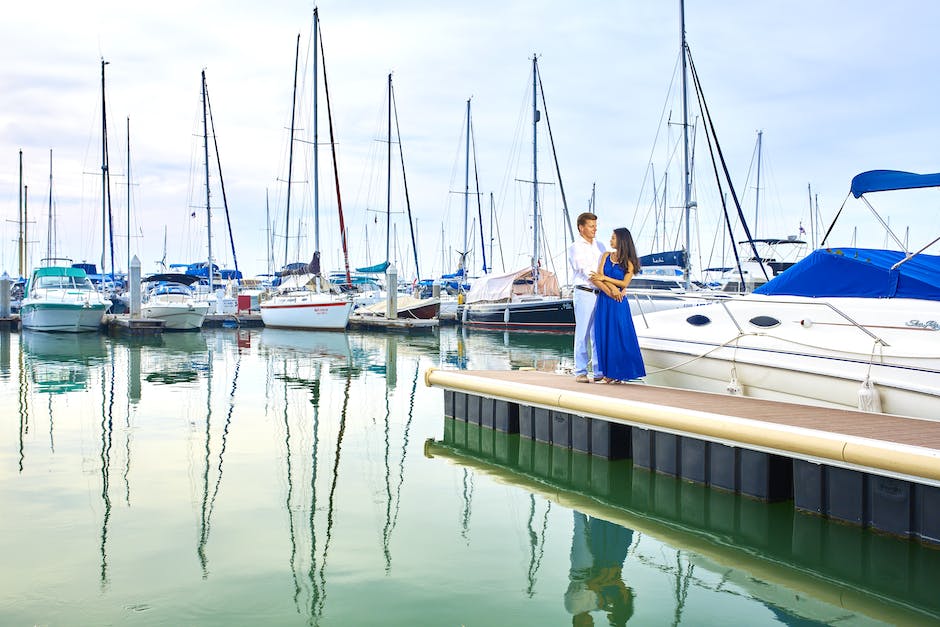 Connecting Over the Waves: How Yacht Clubs Foster Professional Relationships