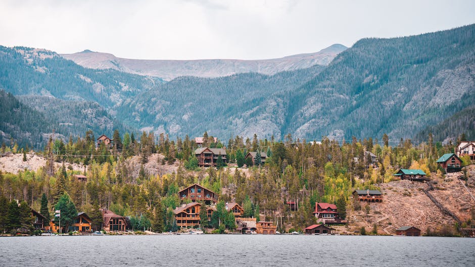 Lakefront Luxury Properties: Discover the Hidden Gems of Switzerland's Lakeside Retreats