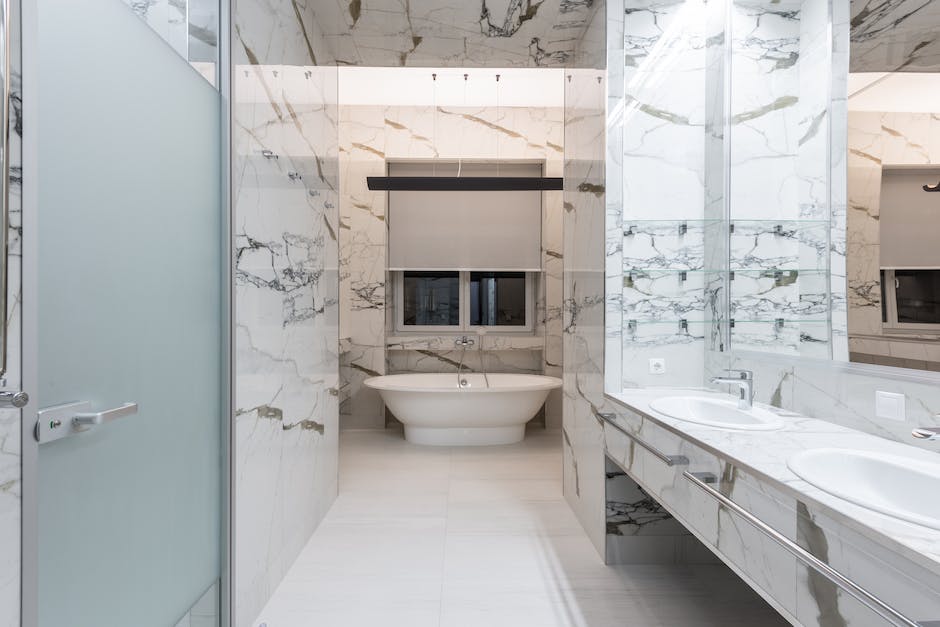 Enhancing Elegance: Choosing the Perfect Materials and Fixtures for a Lavish Bathroom