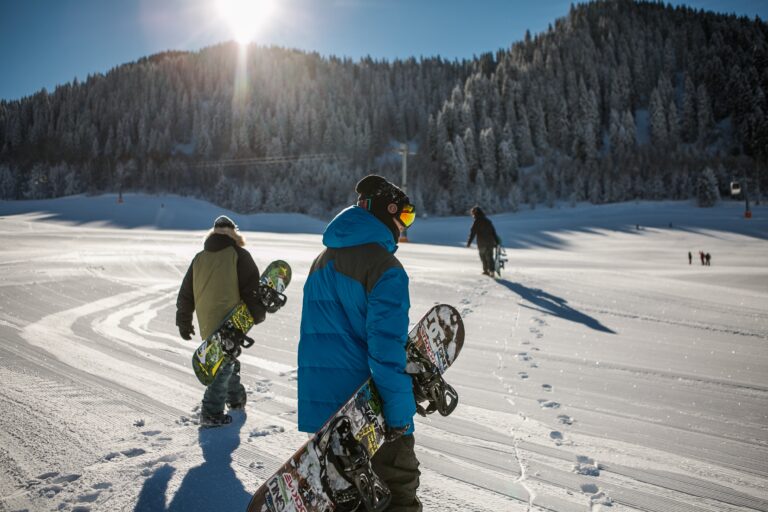 How to Experience Luxury Skiing and Snowboarding Vacations