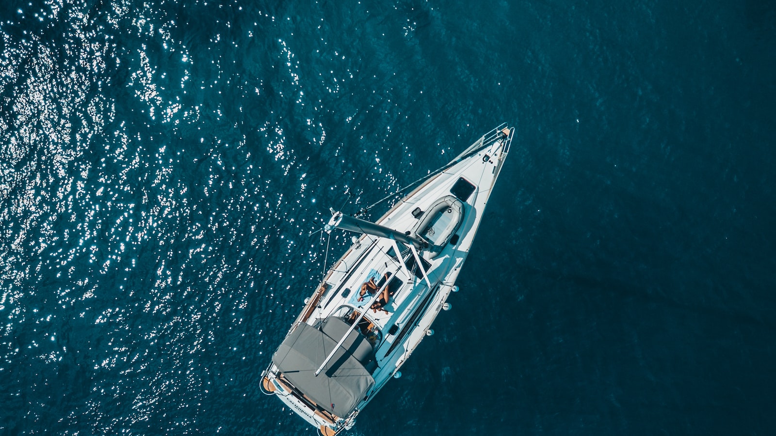 Navigating the Seasons: Factors That Determine the Length of Yachting Seasons