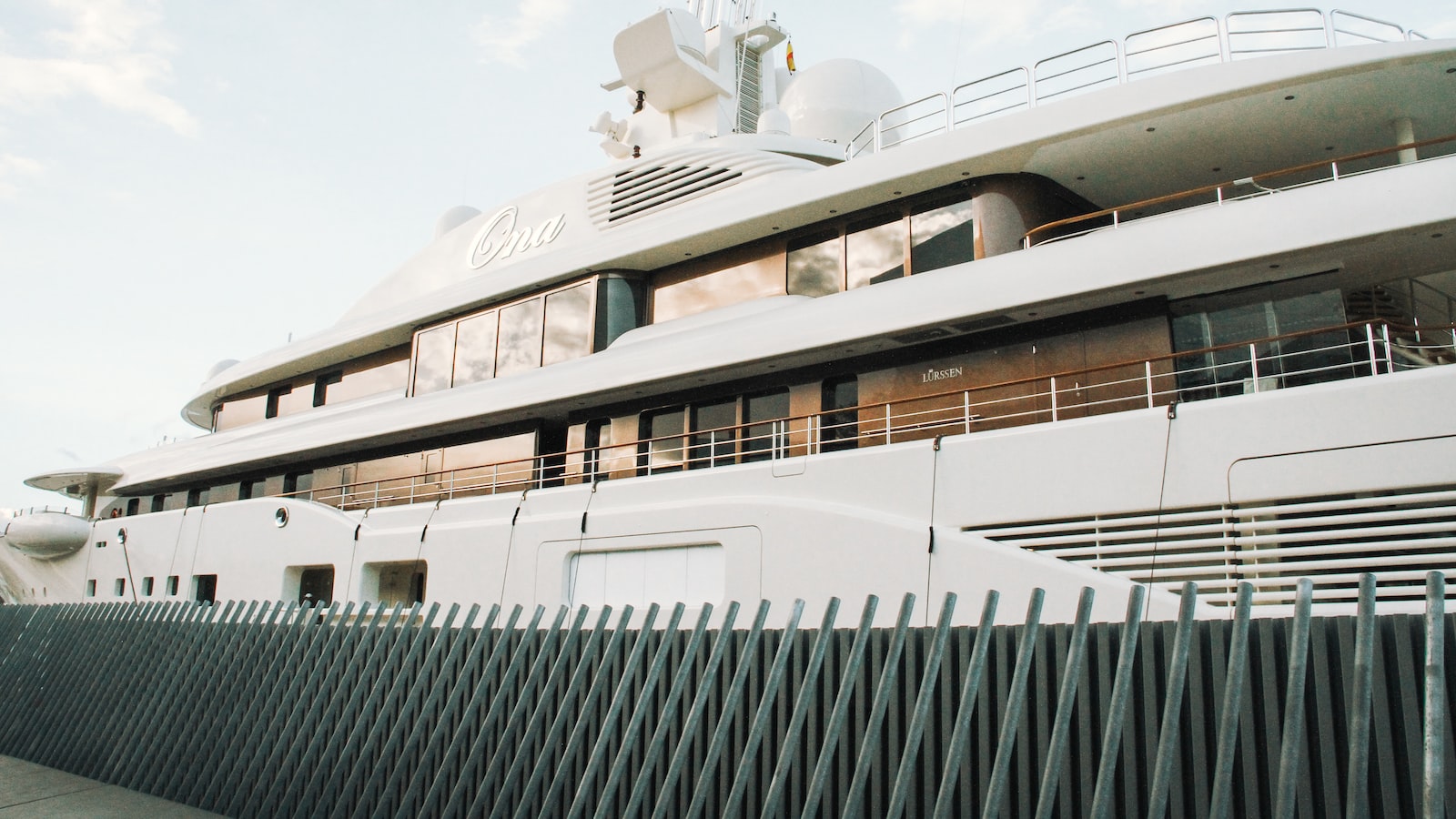 Harnessing the Power of Superyachts: Recommendations for Integrating Scientific Research