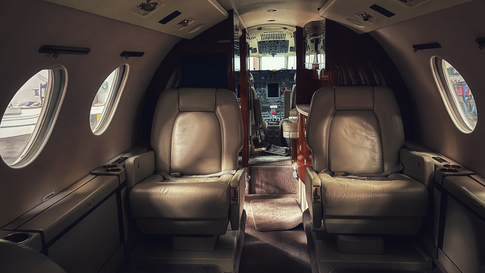 6. Exclusive Airborne Excellence: Considerations for Aspiring Private Jet Owners Seeking Unmatched Luxury